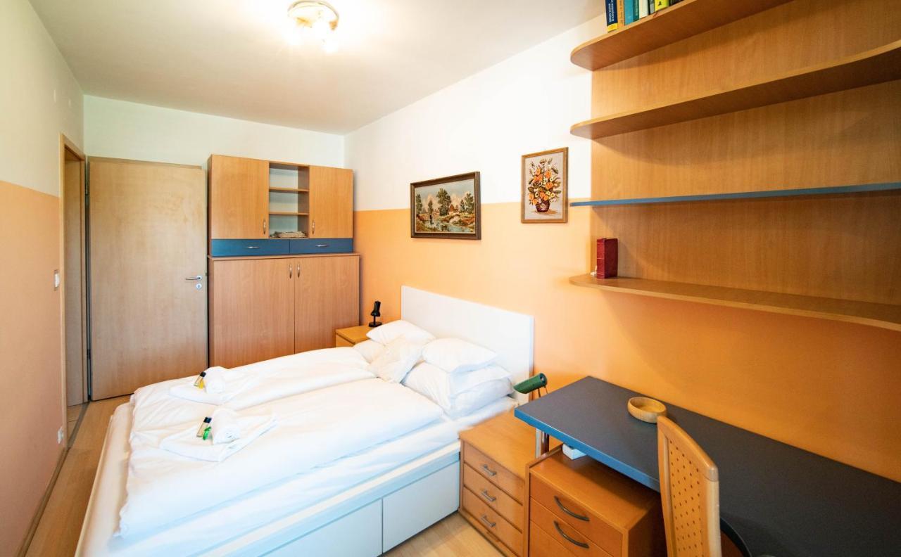 Free Parking Amphitheater Apartment - Wifi, Ac, Tv ブダペスト エクステリア 写真
